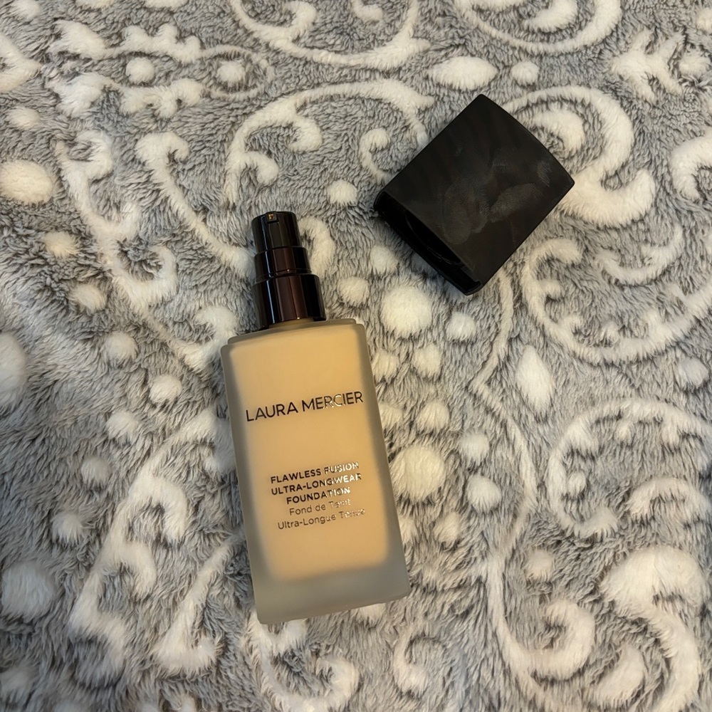 Laura Mercier Foundation in Vanille 1N2